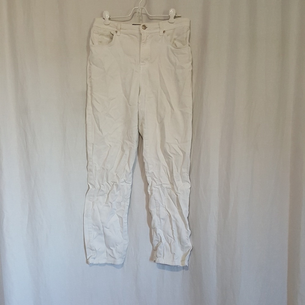 White Gloria Vanderbilt Amanda fit jeans